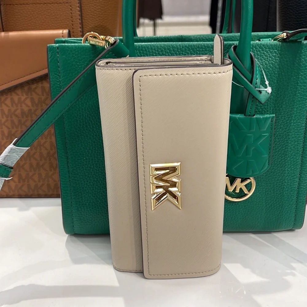 Michael Kors Mimi Large Saffiano Leather Bi-Fold Continental Wallet
Light Sand - Picture 4 of 16